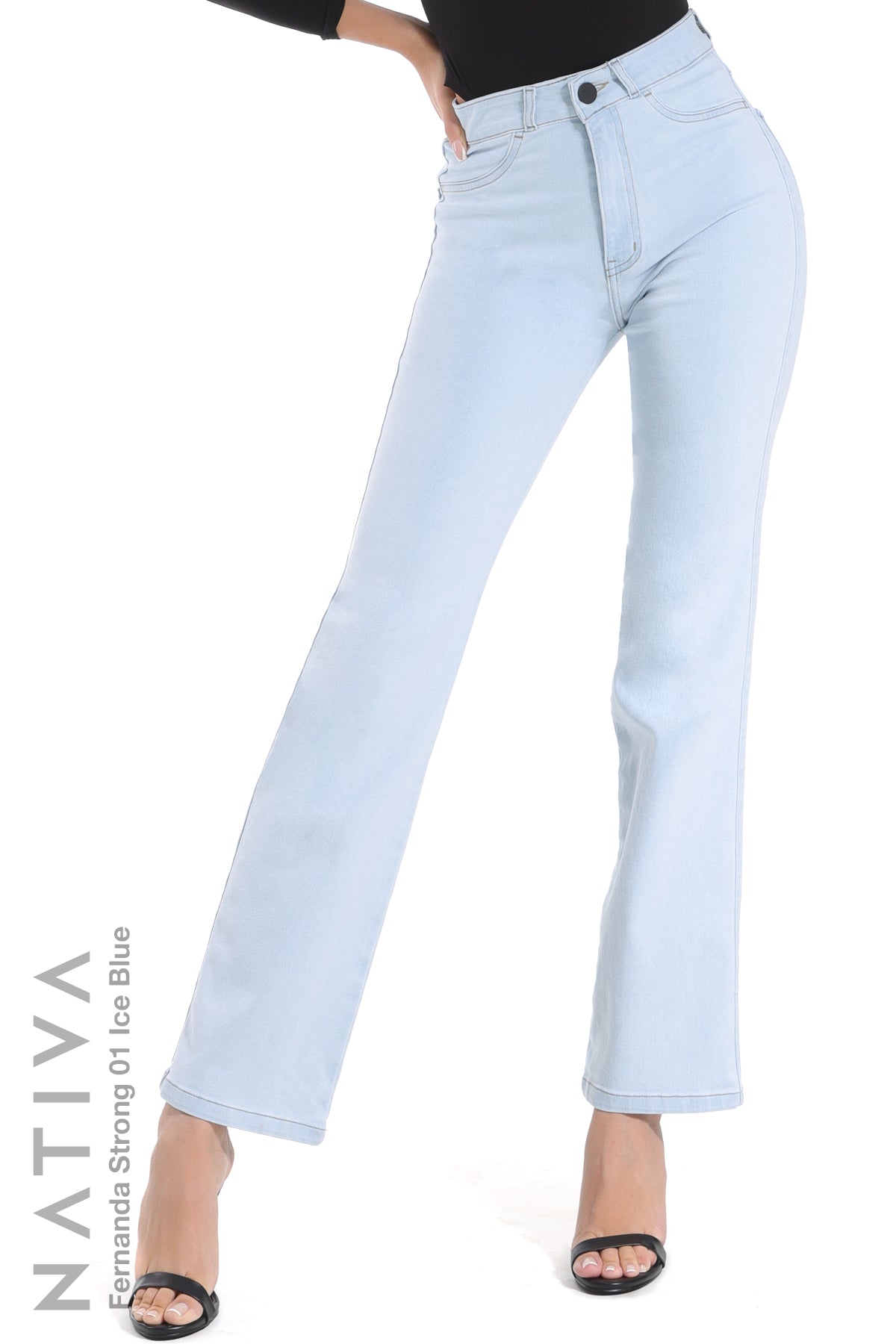 STRAIGHT JEANS, FERNANDA STRONG 01 ICE BLUE. Talle Alto. Con tejidos ESFD (Extreme Stretch Flattering Denim). Cintura Ajustable PERFECT FIT®