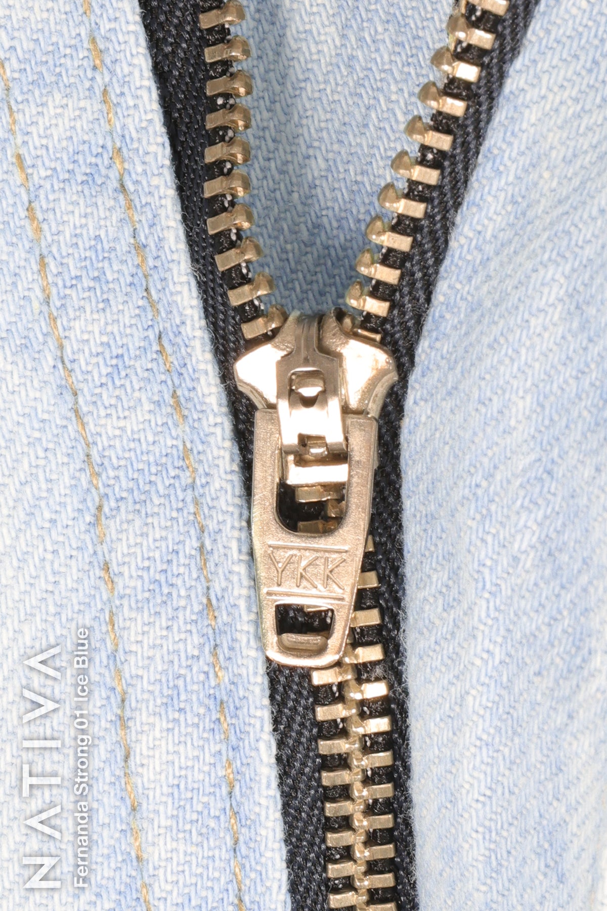 STRAIGHT JEANS, FERNANDA STRONG 01 ICE BLUE. Talle Alto. Con tejidos ESFD (Extreme Stretch Flattering Denim). Cintura Ajustable PERFECT FIT®