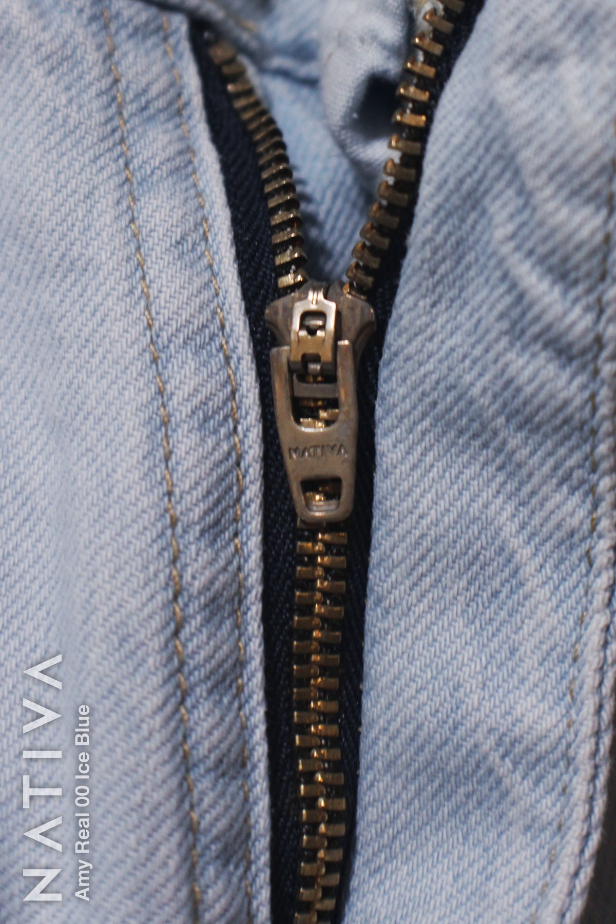 MOM SHORTS, TRUE DENIM, AMY REAL 00 ICE BLUE. Talle Alto. Auténtico e Interminable. Cintura Ajustable PERFECT FIT®