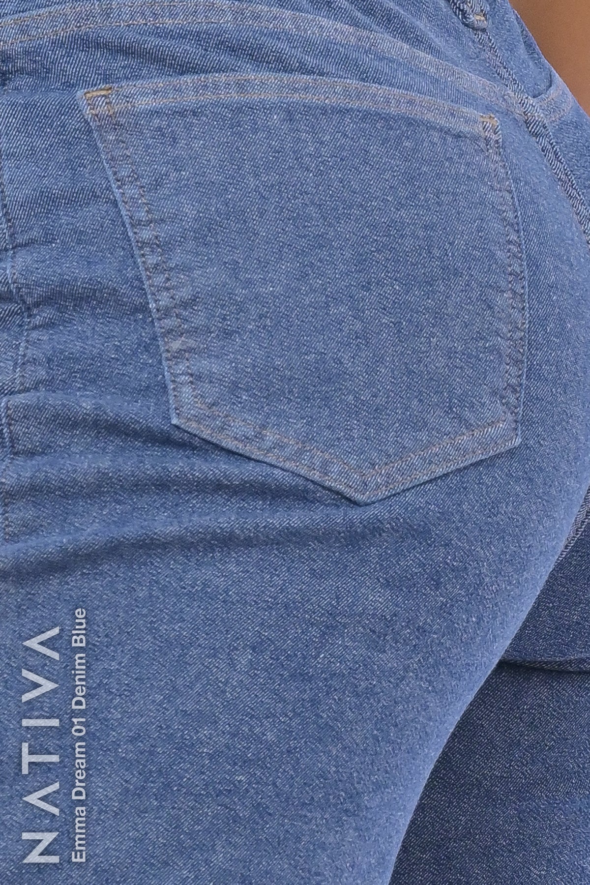 STRAIGH JEANS, EMMA DREAM 01 DENIM BLUE. Talle Alto. Con tejidos ESFD (Extreme Stretch Flattering Denim). Cintura Ajustable PERFECT FIT®